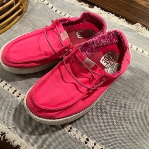 Hey Dude youth size 2 Hot Pink Casual Shoes, slip-on shoes, GUC, popular